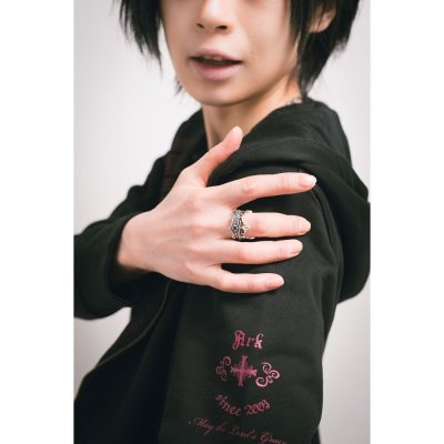 王冠をモチーフにしたシルバーリング「リリークラウンリング（サファイア）」