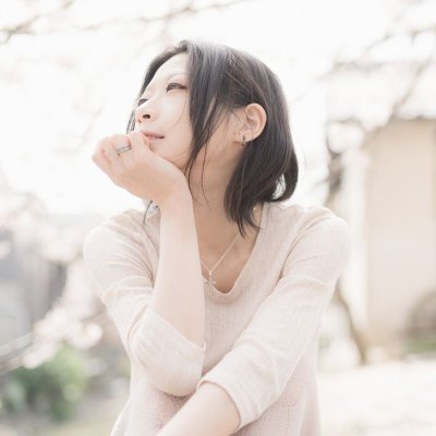 サファイア フープピアス レディース着用