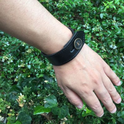 リリーボタン シングルレザーブレスレット(ブラック)アークシルバーアクセサリーズ