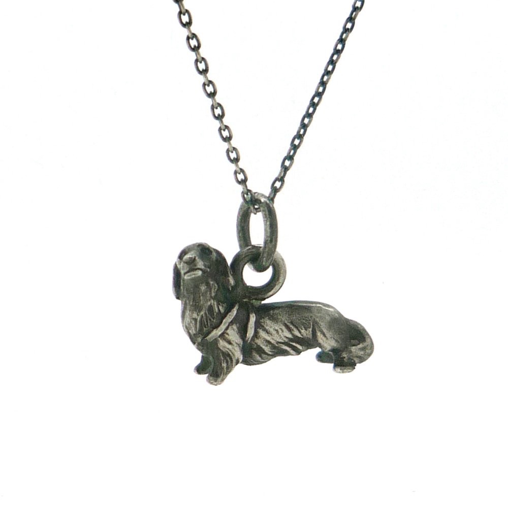 つぶらな瞳のミニチュアダックスフンドのネックレス 何かを訴えかける眼差し Another Room By Ark Silver Accessories