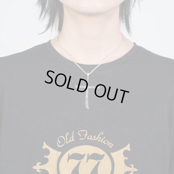 ONE PIECE(ワンピース)ミホーク 黒刀"夜"ペンダント メンズ着用