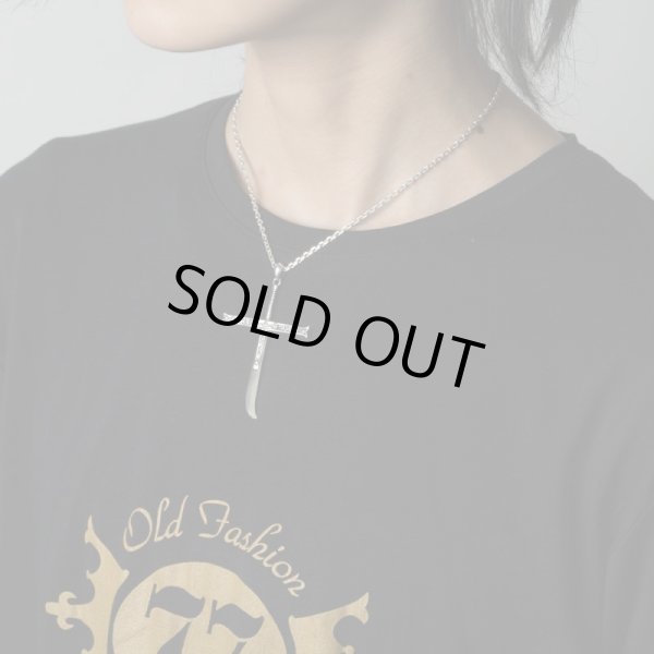 ONE PIECE(ワンピース)ミホーク 黒刀"夜"ペンダント メンズ着用