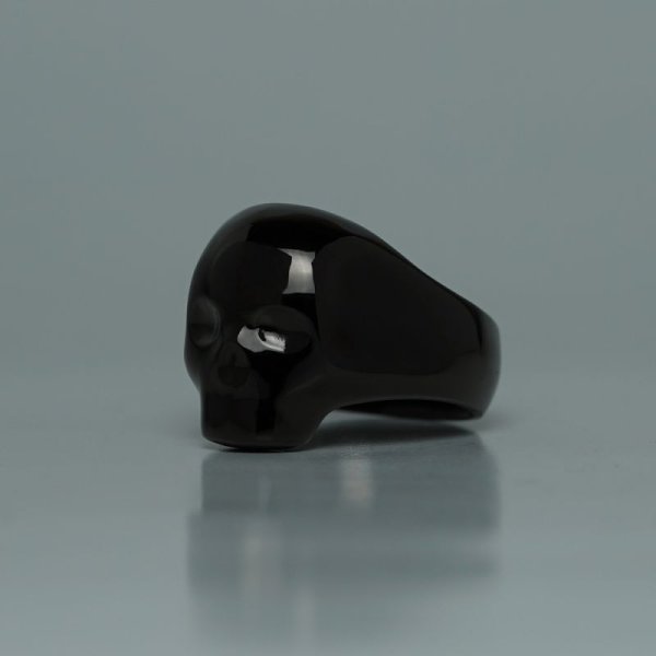 スタイリッシュな印象のスカルリング|シルエットスカルスモールリング(ブラック)