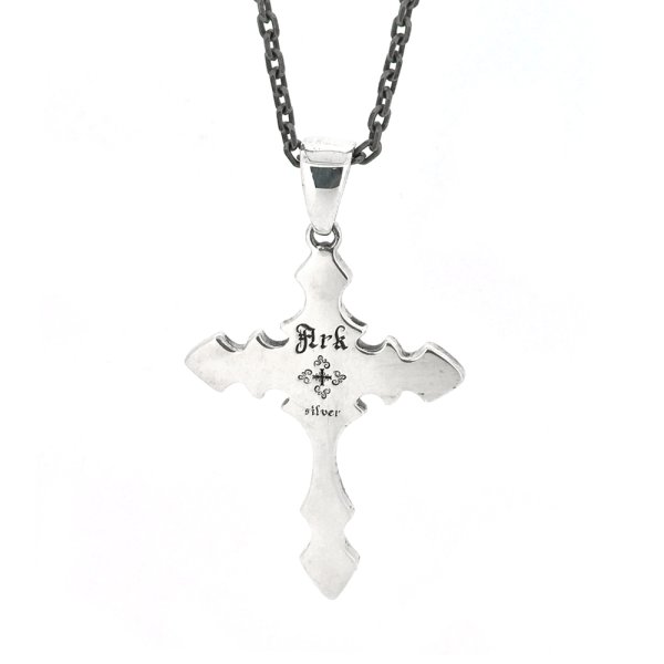 エッジの利いたシルエットのメンズクロスネックレス「バトルクロスペンダント」