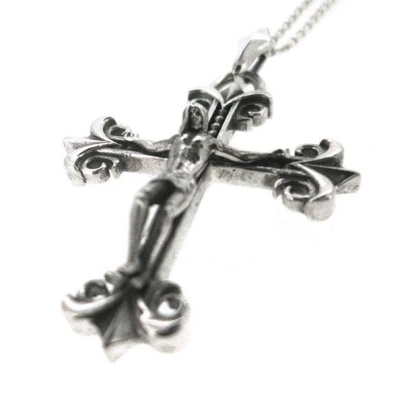 キリストとクロスが繊細な造形で作られているロザリオネックレス「ロザリーペンダント」
