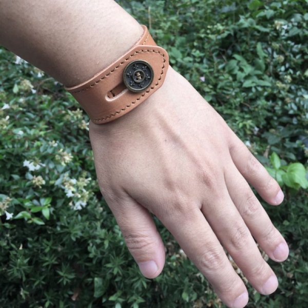 リリーボタン シングルレザーブレスレット(ナチュラルブラウン)アークシルバーアクセサリーズ