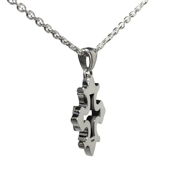 百合の紋章(リリー)が彫刻された人気クロスネックレス「リリークロスペンダント」